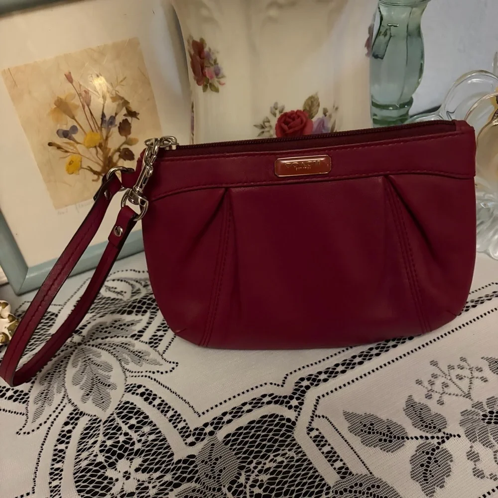 Y2K Coach Simone Pleated Leather Wristlet - Maroon Color